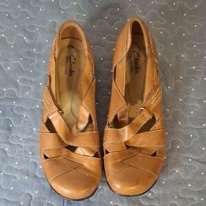 Clarks Tan Leather Flats with T-Strap Design size 9